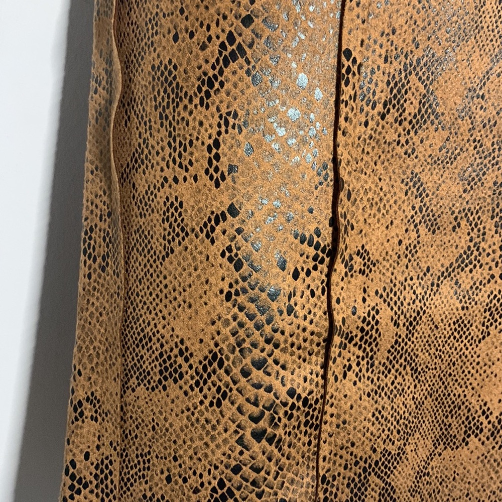NWT 🌸Beautiful Snakeskin Faux Leather Mini Skirt - Picture 8 of 16